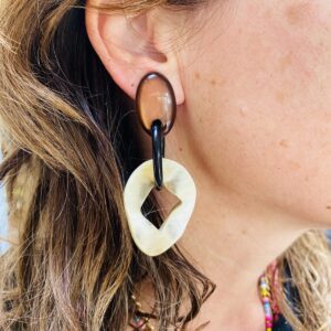 BerNice Clip Earring brown black and natural horn